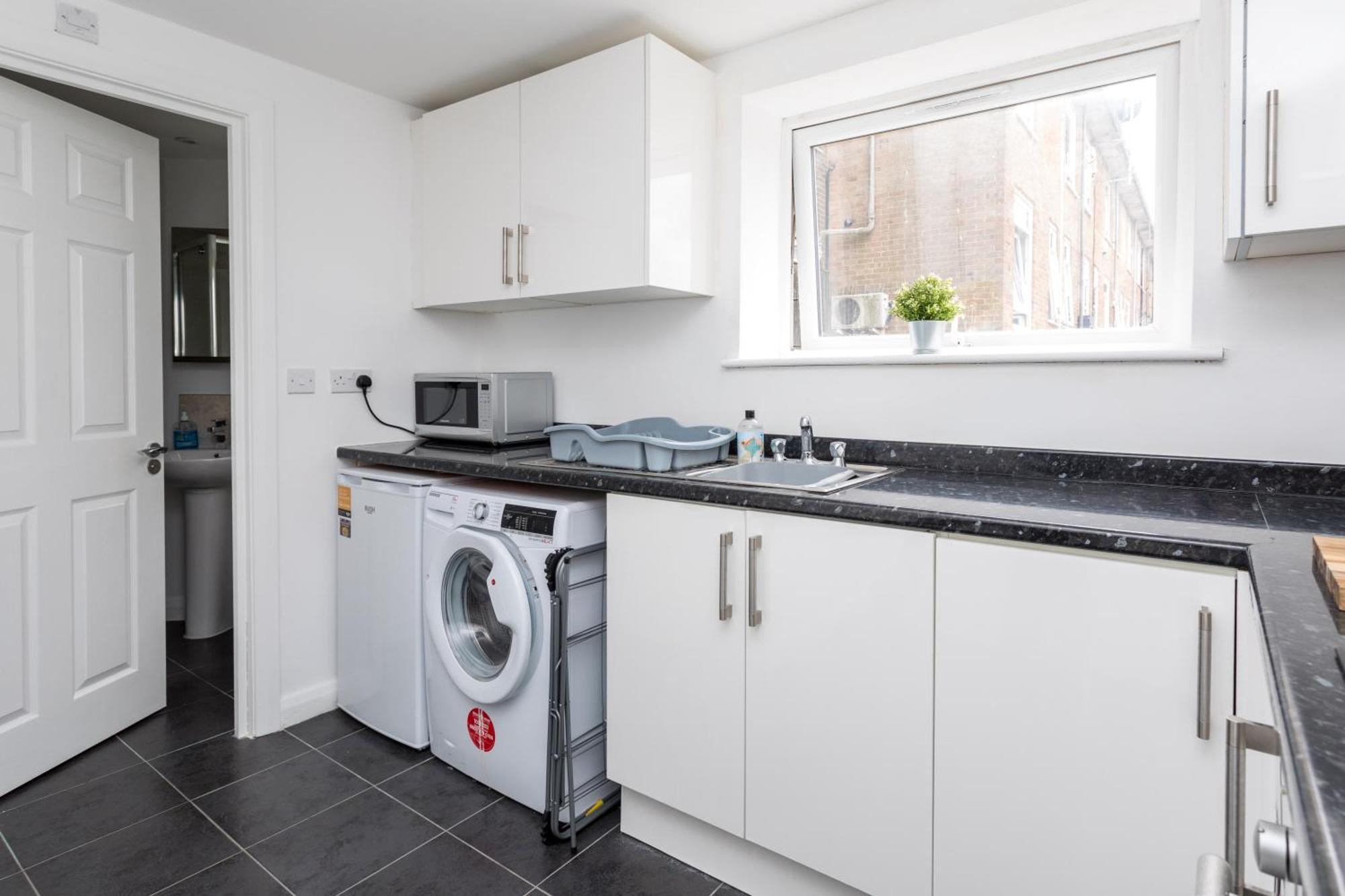 Flat 7- Spacious Studio Flat In The Heart Of Crawley Exterior photo